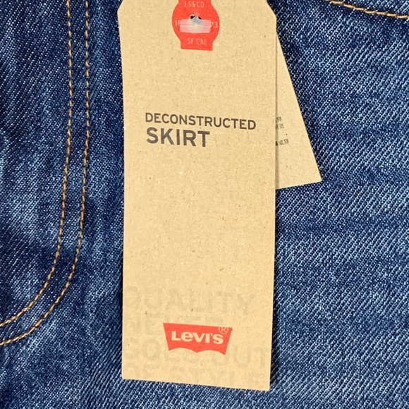 Levi’s deconstructed denim mini skirt size 8 NWT - Picture 6 of 11